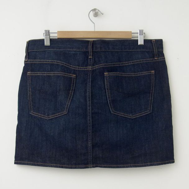 NEW Gap 1969 Denim Mini Skirt in Topaz Wash (back)