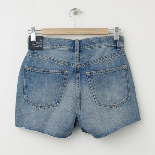 NEW Gap 1969 Raw-Edge High-Rise Cut-Off Denim Shorts in Collier Wash (back)
