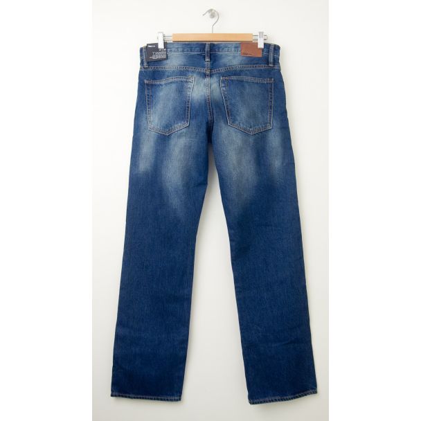 NEW Gap 1969 Standard Fit Jeans in Light Indigo Phoenix Wash (back)